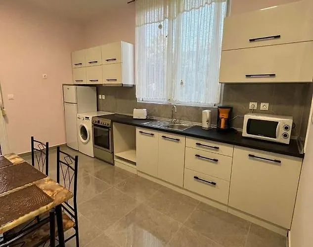 Agapi's Seaside Place فاليراكي